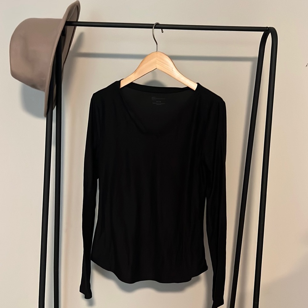Basic V-Neck Long Sleeve